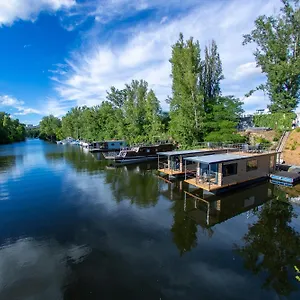 3* Bådhotel Bay Houseboats